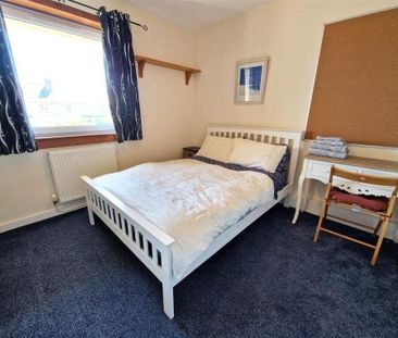 3 bedroom flat to rent - Photo 5