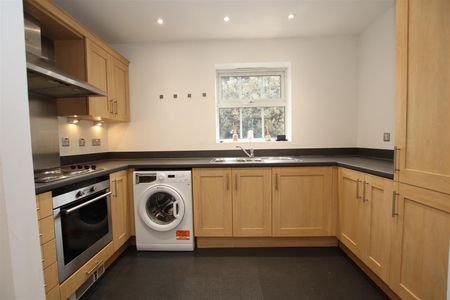 1 bedroom Apartment to let - Photo 5