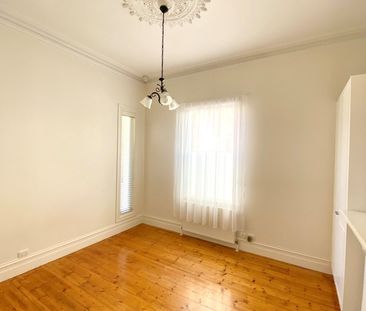 Light And Bright Victorian Beauty - Photo 1