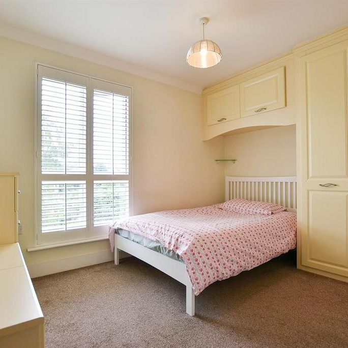 3 bedroom mews to rent - Photo 1