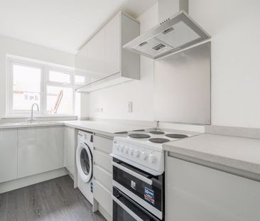 Little Thatch, Godalming, Surrey, GU7 - Photo 6