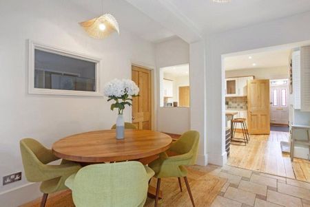 3 bedroom detached house to rent - Photo 3