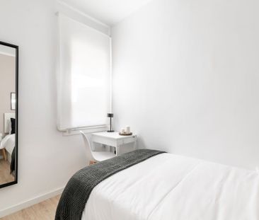 Carrer dOrient, L'Hospitalet de Llobregat, Catalonia 08904 - Photo 5