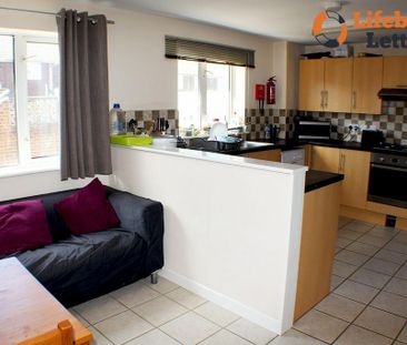 1 bedroom in a house share to rent - Photo 4