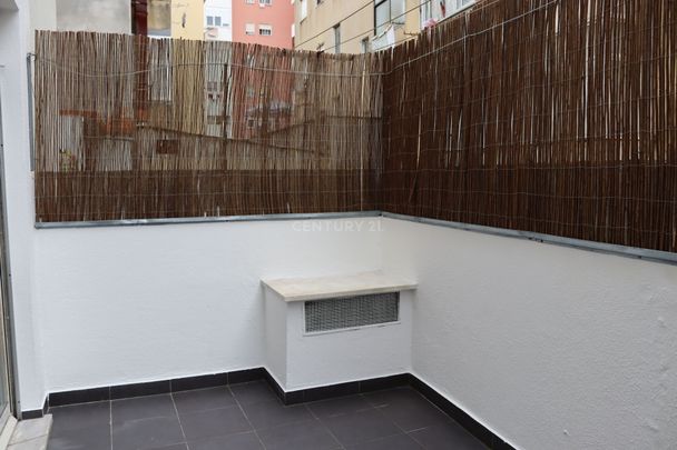 Apartamento T1 com Terraço para Arrendamento - Photo 1