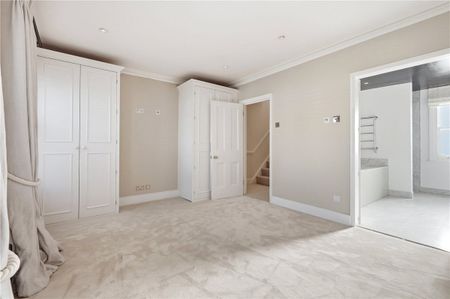 A truly stunning four bedroom, three bathroom period family house in the "Villes" of Fulham. - Photo 3