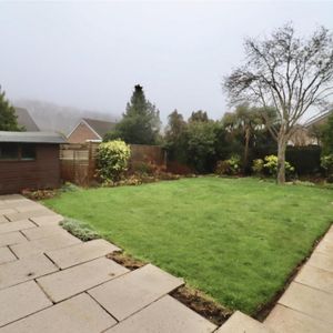 4 bedroom detached house to rent - Photo 2