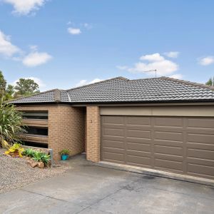 Modern Family Home - Photo 3