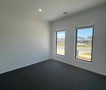 6 Arvo Way, Berwick VIC 3806 - House For Rent | Domain - Photo 3