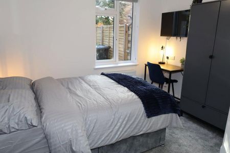 1 bedroom in a house share to rent - Photo 4
