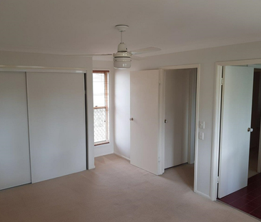 Unit 4, 27 Norman Street, Annerley, QLD - Photo 1