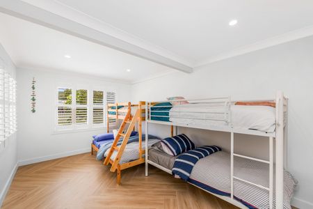 Spacious Coastal Home in Booker Bay – 4 Bed | 3 Bath - Photo 5