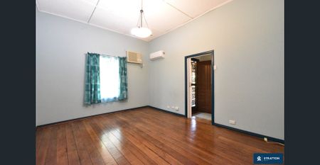 Walking distance to transportation and shopping centre - Photo 3