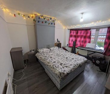 4 bedroom private hall to rent - Photo 3