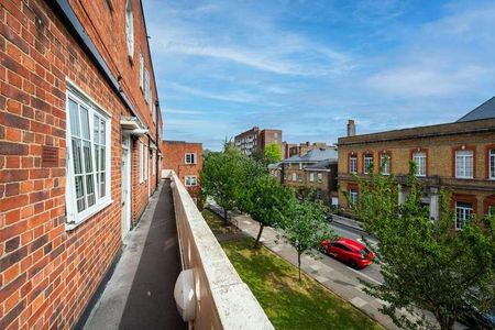 Barrow Hill Estate, St John's Wood, NW8 - Photo 2