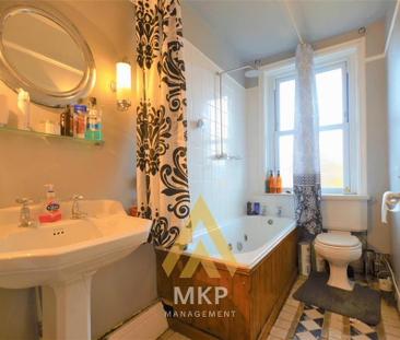 3 bedroom flat to rent - Photo 4