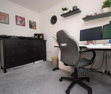 2 bedroom flat to rent - Photo 2
