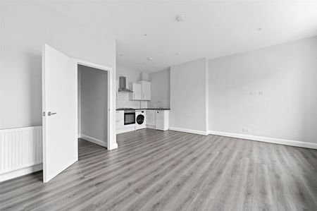 Uxbridge Road, London, W12 0NS - Photo 2