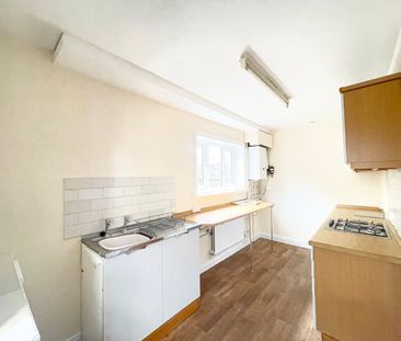 2 bedroom semi-detached house to rent - Photo 6