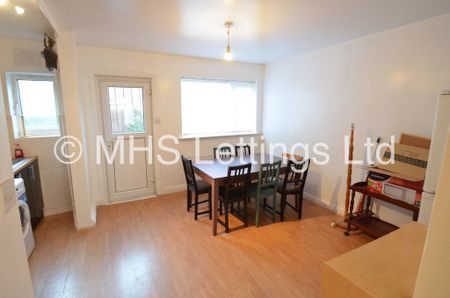 2 Bedroom Mid Terraced House for rent in Park View Avenue - Photo 3