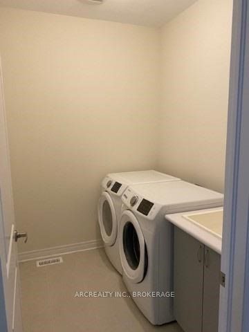 For Lease - 98 Laskin Drive, Vaughan, Ontario - Photo 2