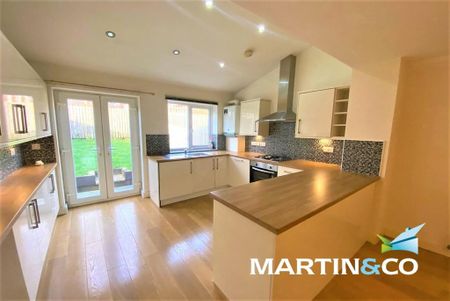 4 bedroom townhouse to rent - Photo 3