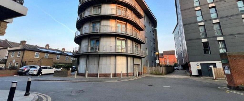 3 bedroom flat to rent - Photo 1