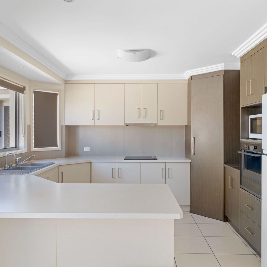 IMMACULATE THREE-BEDROOM HOME - Photo 1