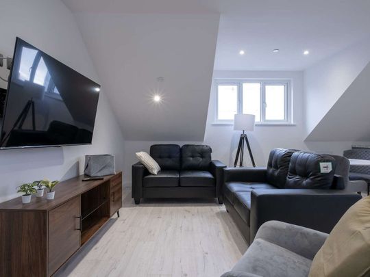 Apt 3, Aberdeen House Room 3 - Photo 1