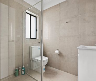 Brand new rooming house, modern & all bills included! - Photo 6