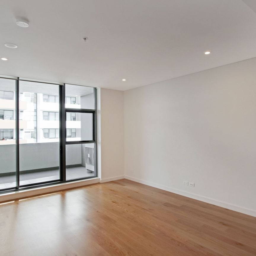Spacious 1 Bedroom with Generous Sized Bedroom and Extra Large Parking! - Photo 1