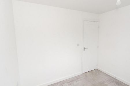 3 bedroom end of terrace house to rent - Photo 4