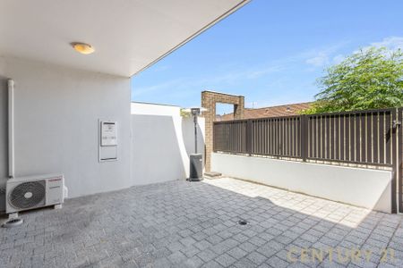 Contemporary Ground Floor Apartment Situated in Brilliant Central Location - Photo 3