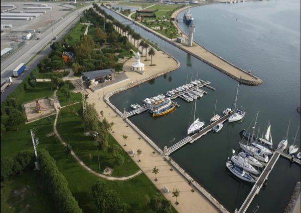 Apartamento T2 Mobilado na Praia da Barra.