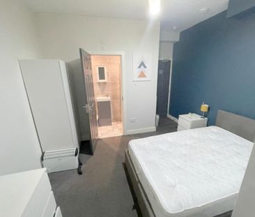 1 bedroom in a house share to rent - Photo 2