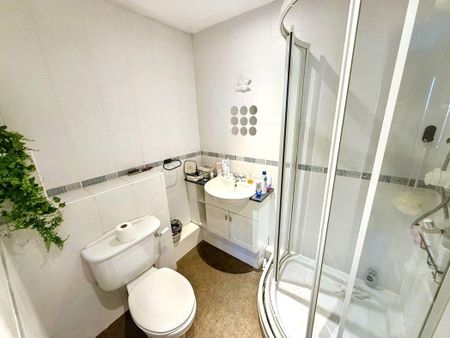 4 bed town house to rent in DH9 - Photo 3
