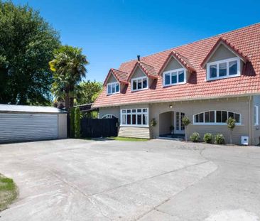 Beautiful 7 Bedroom home - Photo 3