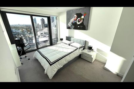 1 Bed Flat, Horizons Tower, E14 - Photo 2