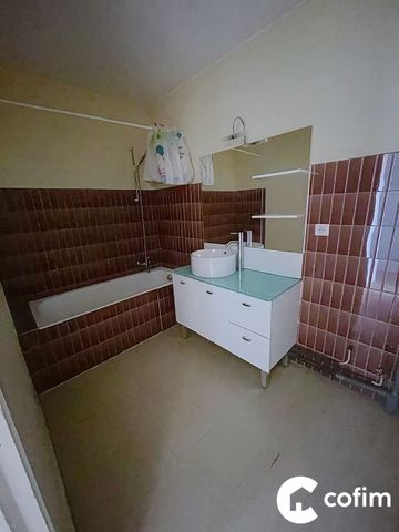 Location Appartement 3 pièces 75m² OLORON STE MARIE 64400 - Photo 3