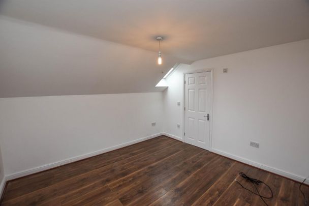 2 bed Flat for Rent - Photo 1