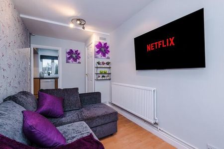 5 bedroom semi-detached house to rent - Photo 5