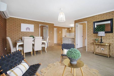 Renovated Lavington Gem - Photo 4