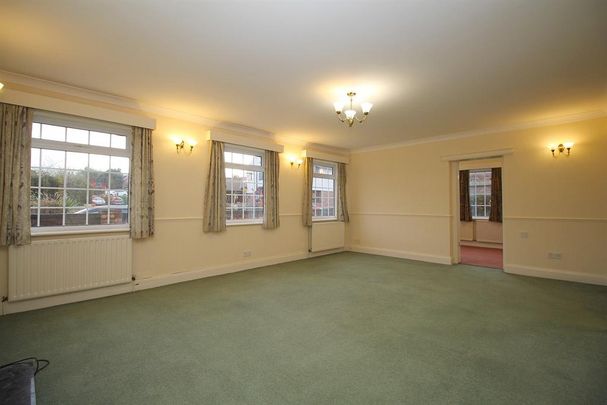 4 bedroom detached house to rent - Photo 1