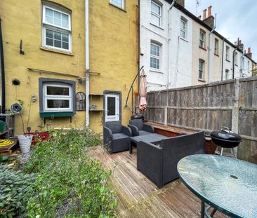 3 bedroom terraced house to rent - Photo 3
