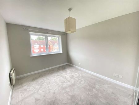 A contemporary apartment forming part of a modern development set in vibrant Crawley. - Photo 3