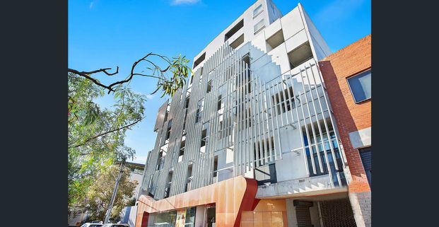 Fully Furnished Apartment with Rare Spacious Courtyard - Photo 1