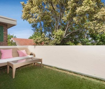 Spacious Living, Close to Hays Paddock - Photo 4