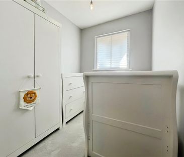 Central Avenue, Hounslow, TW3 2RJ - Photo 1
