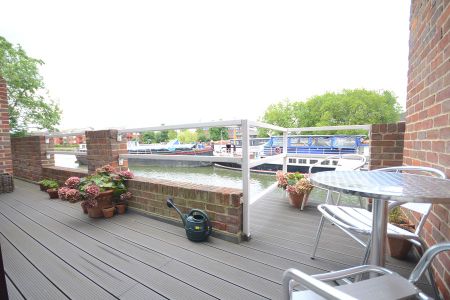 Riverside Court, Caversham, RG4 - Photo 2