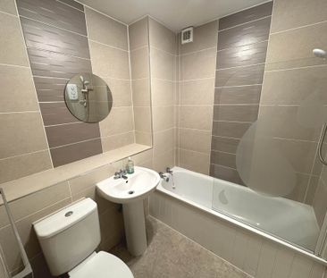 Price £750 pcm - Available Now - Unfurnished - Photo 2